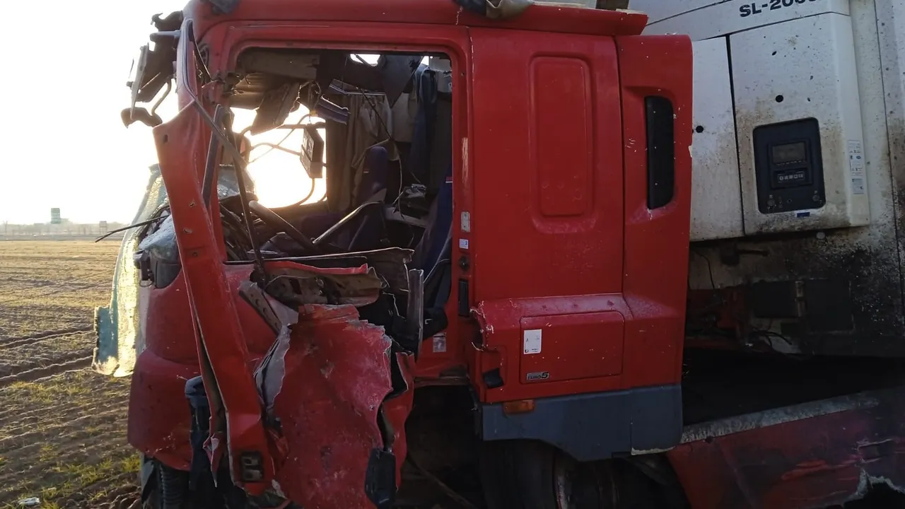 İran’da ölen Türk şoför Hüseyin Fırat’ın tırının son hali! Şarapnel asfaltı ve tırı deldi