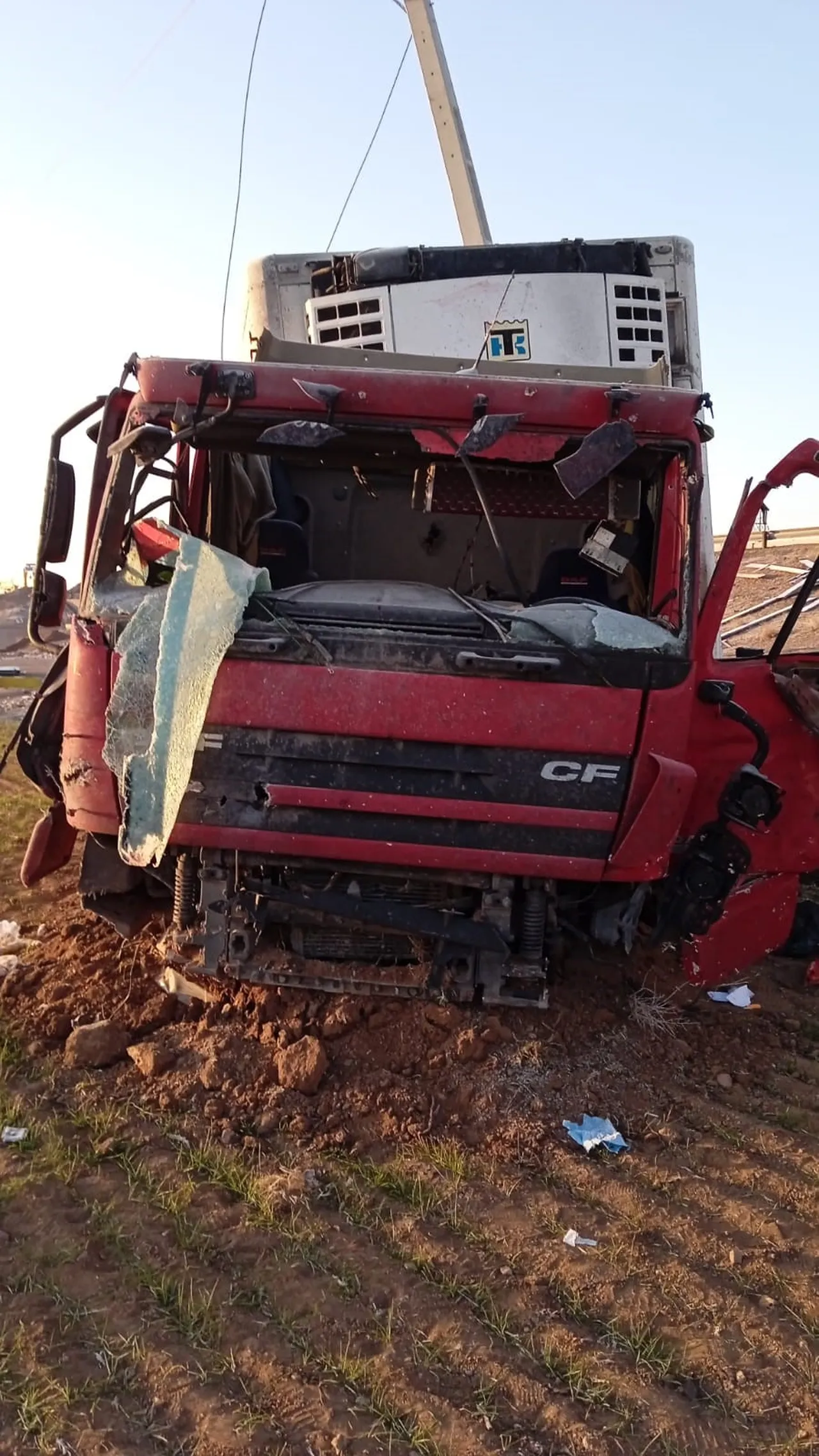 İran’da ölen Türk şoför Hüseyin Fırat’ın tırının son hali! Şarapnel asfaltı ve tırı deldi