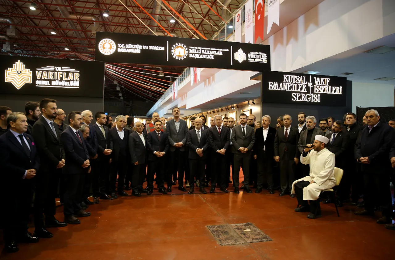 Kayseri’de manevi buluşma: Kutsal Emanetler ve Vakıf Eserleri Sergisi dualarla açıldı