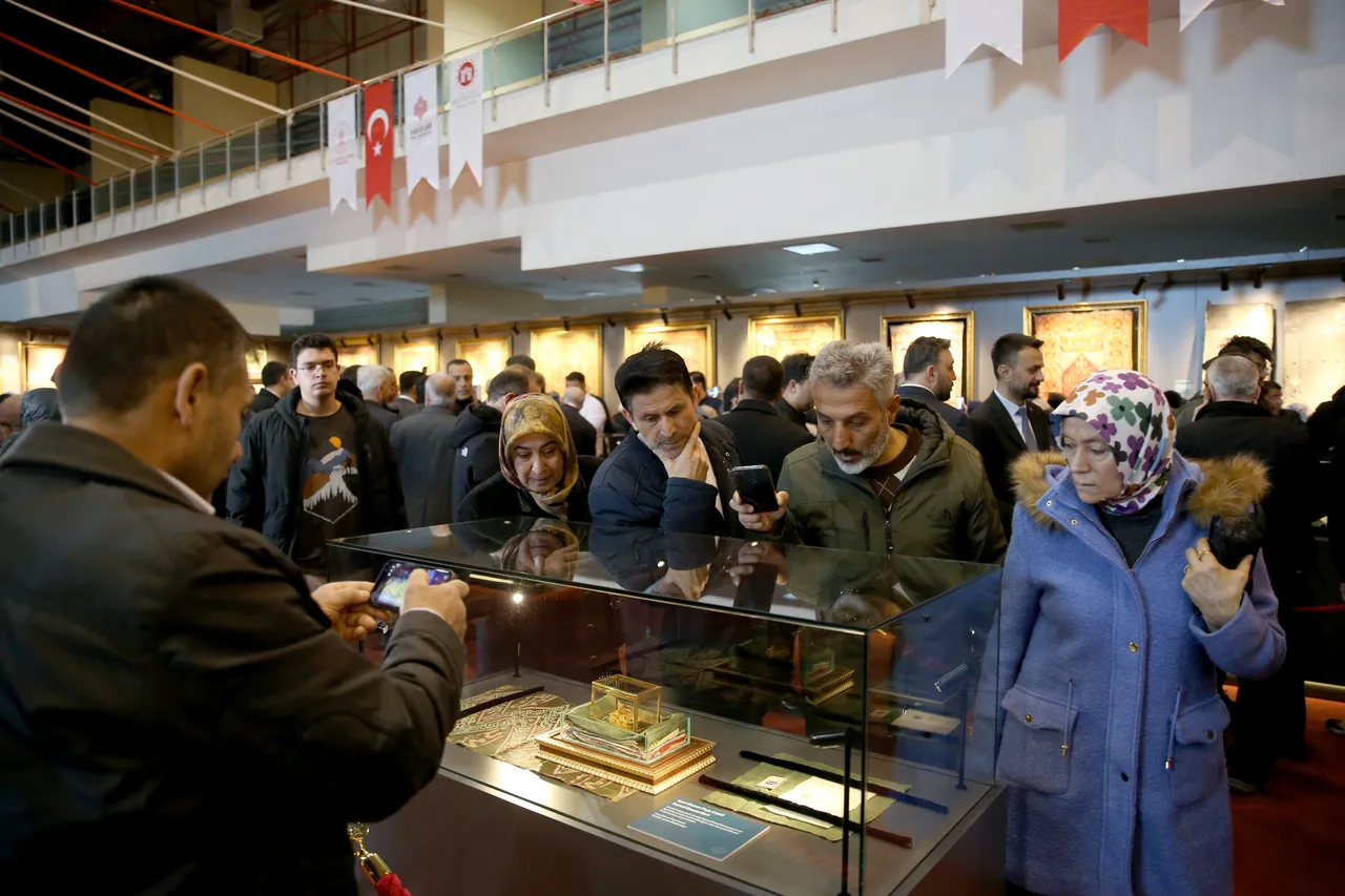 Kayseri’de manevi buluşma: Kutsal Emanetler ve Vakıf Eserleri Sergisi dualarla açıldı