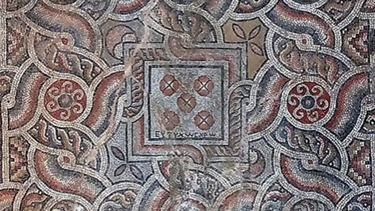 Mozaikteki 1.500 yıllık mesaj: Kıskanan çatlasın!