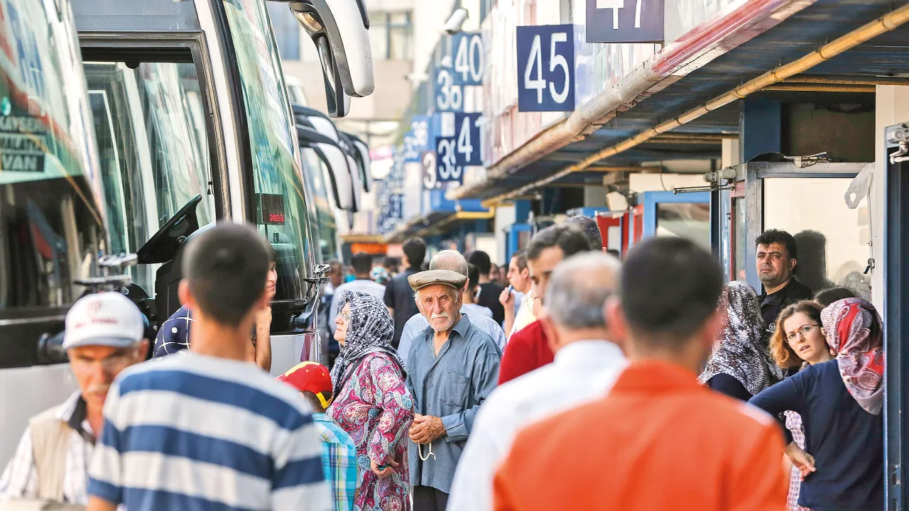 Otogarlar yoğun: İstanbul’da otobüs biletlerinin yüzde 90’ı tükendi