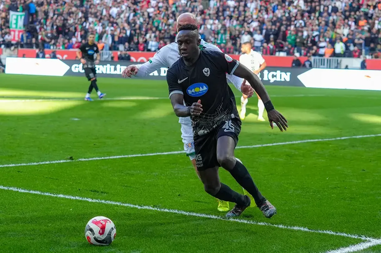 Şifresiz canlı yayınlanacak! Amedspor Manisa FK maçı hangi kanalda, nerede izlenir?