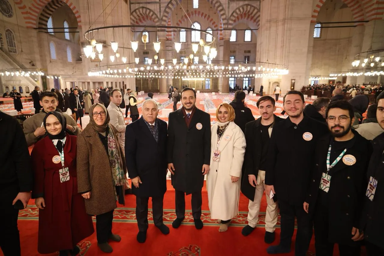 Süleymaniye’de 3 bin çocuk aynı sofrada iftar açtı