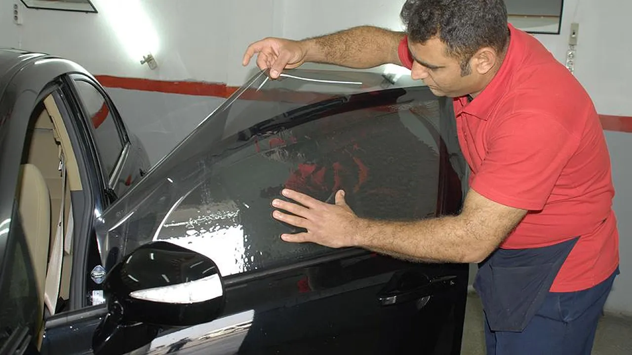 Cam filmi yasak mı 2026? APP plaka, multimedya ekran ve ses sistemi yasağıyla gündeme geldi!