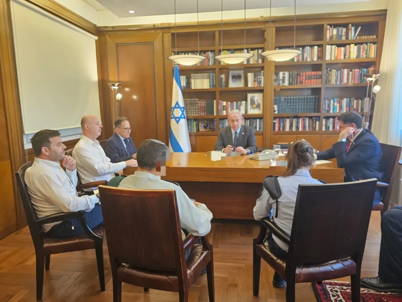 İran'ın misillemesinde şarapnel parçaları İsrail Başbakanlık Ofisi yakınlarına düştü