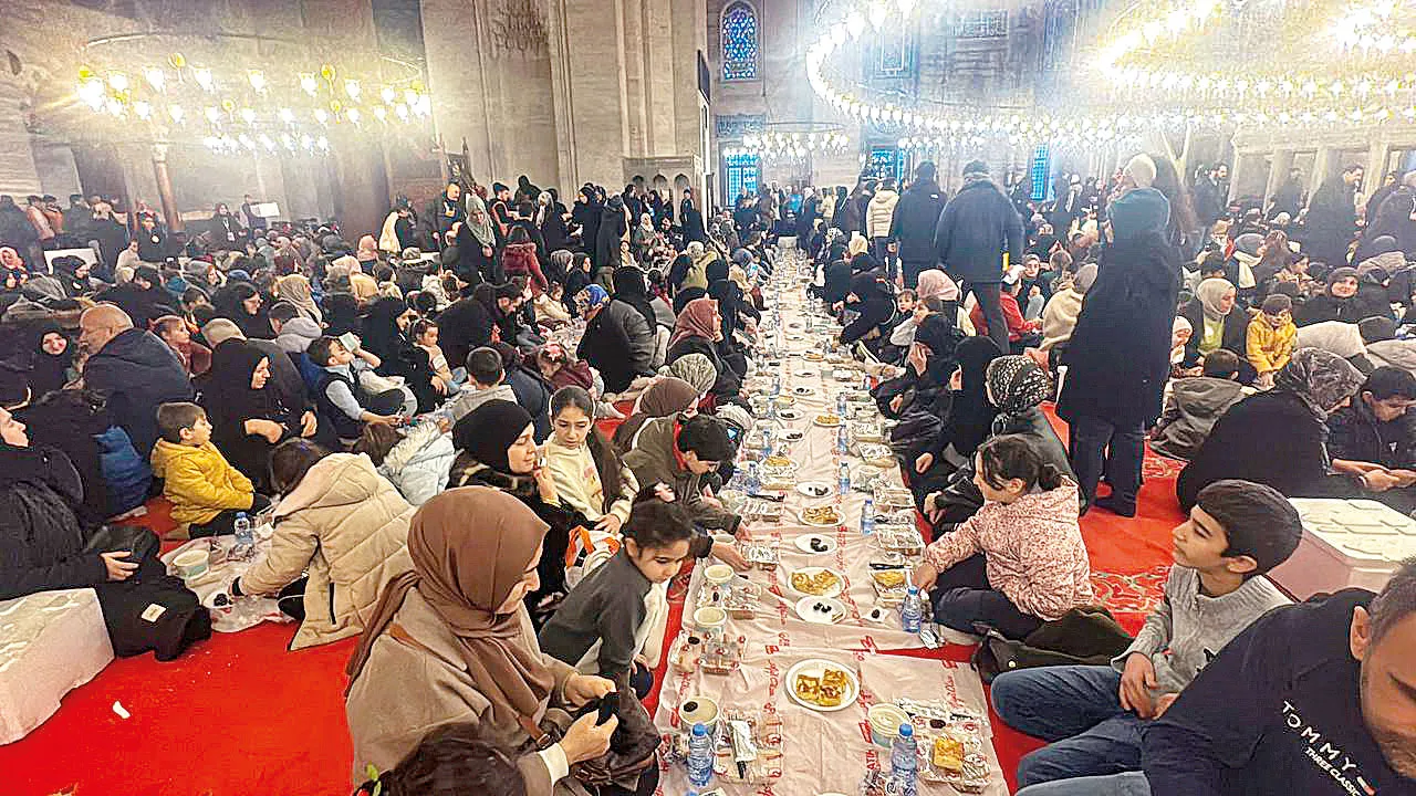 Süleymaniye’de iftar buluşması: 3 bin çocuk aynı sofrada
