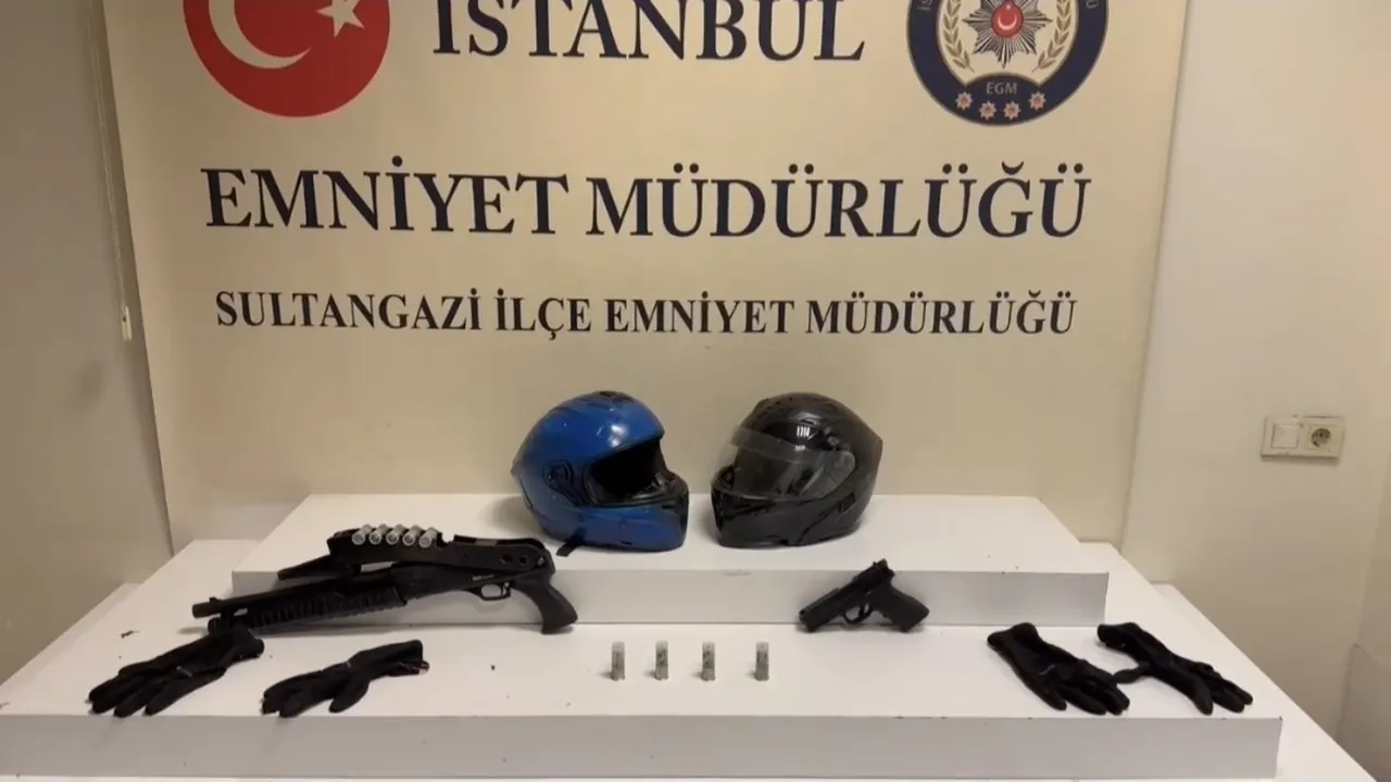 Sultangazi’de silahlı soygun girişimi! Korku dolu anlar kamerada
