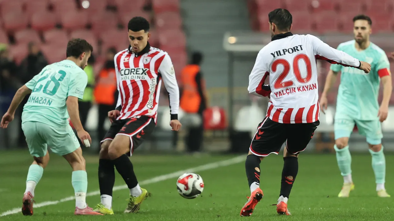 Süper Lig'de bir hakem isyanı daha: Saat 01.21'de 'Asla kabul etmiyoruz' paylaşımı