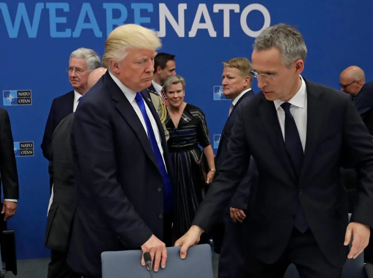 Financial Times’a zehir zemberek açıklamalarda bulunan ABD Başkanı Donald Trump, müttefiklerini İran ve Hürmüz Boğazı konusunda açıkça tehdit etti. Ukrayna üzerinden Avrupa'ya "vefa" hatırlatması yapan Trump, "Onlara yardım etmek zorunda değildik ama ettik. Şimdi göreceğiz, müttefikler bizim yanımızda duracak mı?" diyerek NATO’nun geleceğinin bu desteğe bağlı olduğunu ima etti.