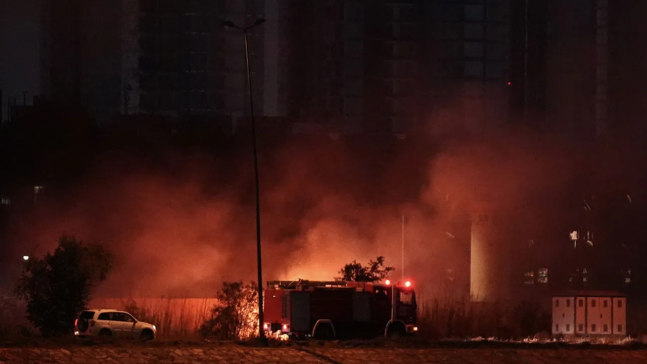 ABD Büyükelçiliği'ne saldırı! Bağdat'ta alevler yükseldi 