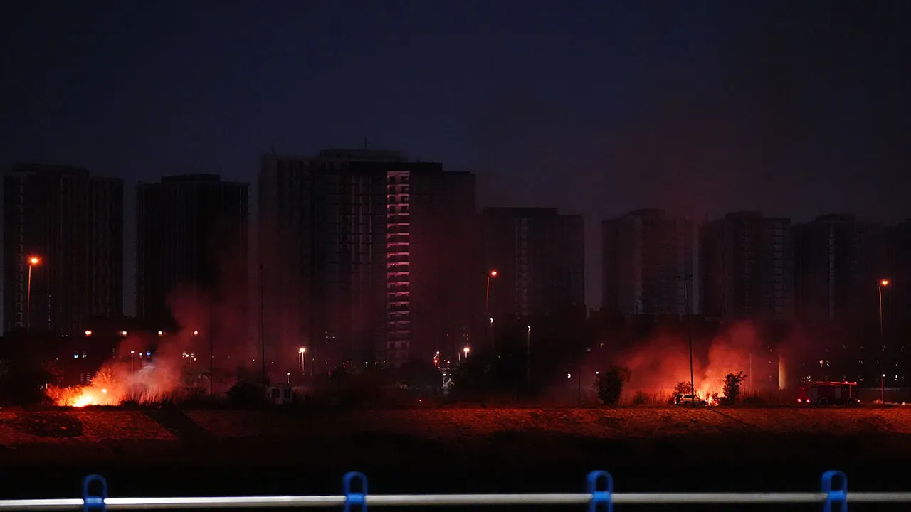 ABD Büyükelçiliği'ne saldırı! Bağdat'ta alevler yükseldi