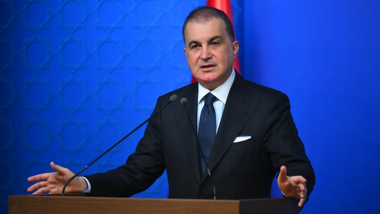 AK Parti Sözcüsü Ömer Çelik: Türkiye ateşten uzak duracak