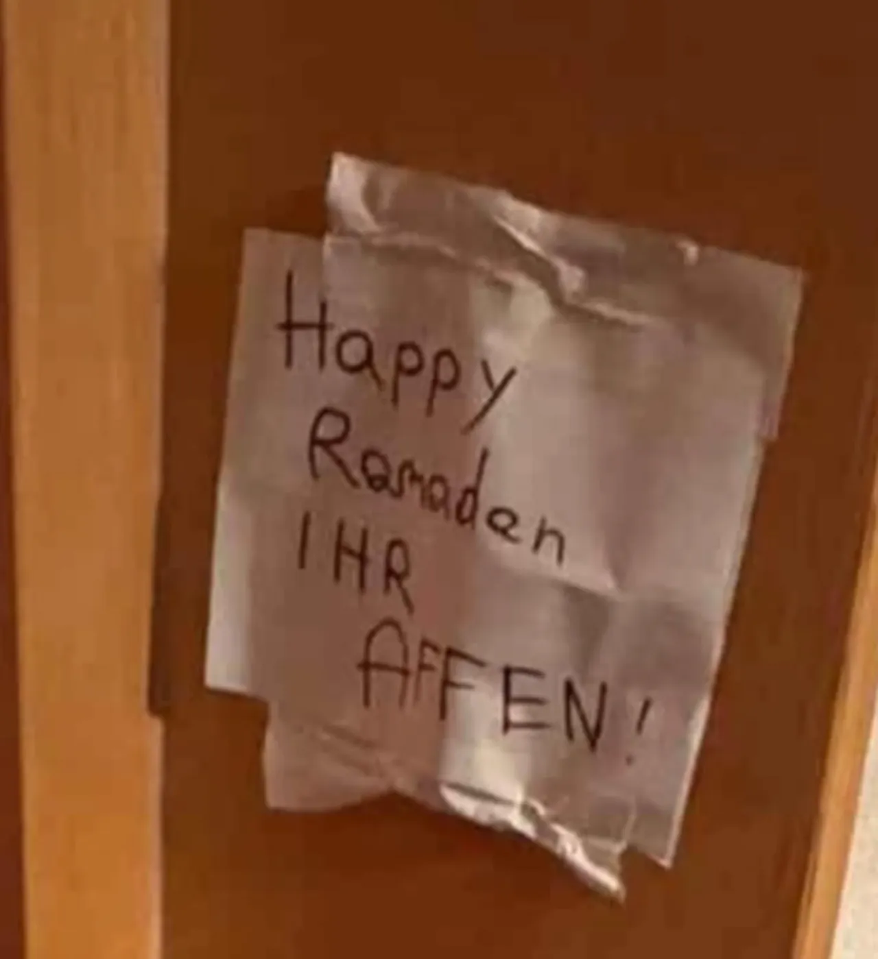 Avusturyada Türk aileye çirkin saldırı! Kapılarına domuz kafası bıraktılar