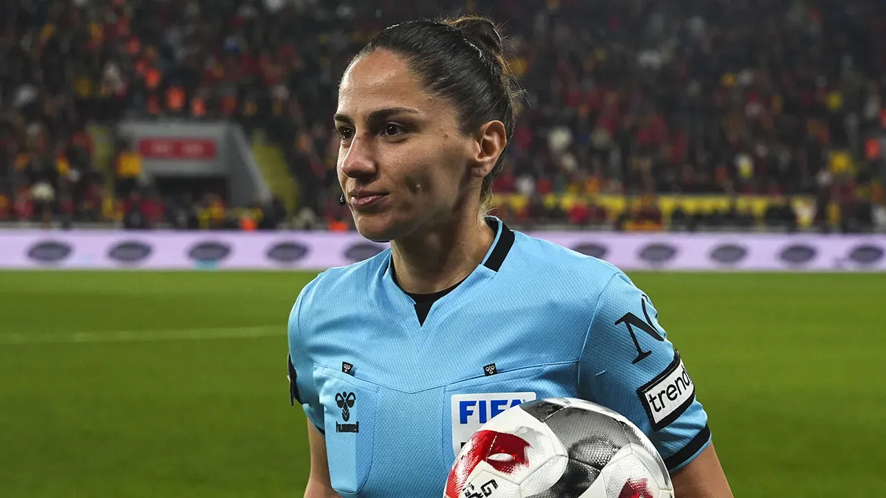 Hakem Asen Albayrak kimdir, kaç yaşında? VAR konuşması gündem oldu