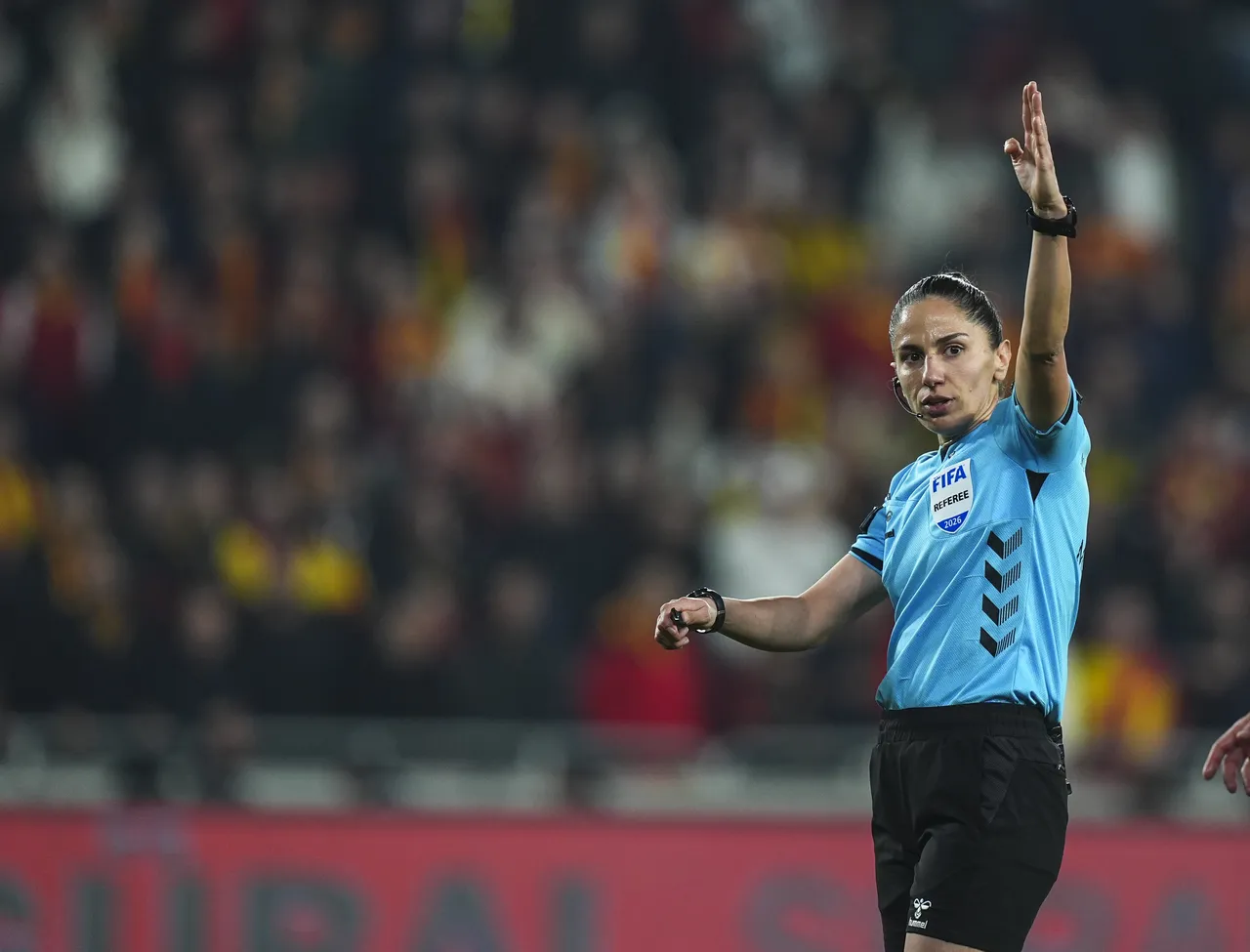 Hakem Asen Albayrak kimdir, kaç yaşında? VAR konuşması gündem oldu