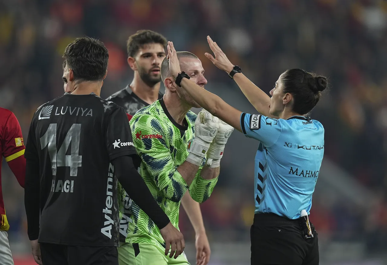 Hakem Asen Albayrak kimdir, kaç yaşında? VAR konuşması gündem oldu