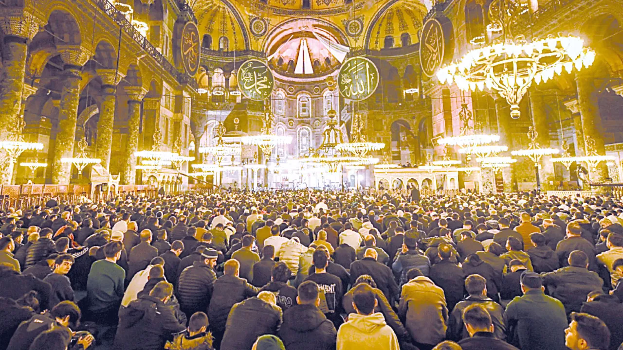 Kadir Gecesi’nde camiler dolup taştı