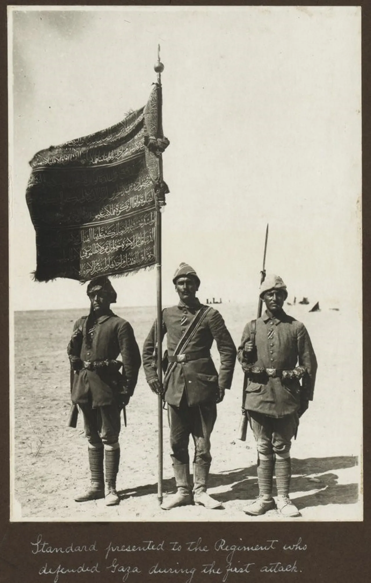 Mehmetçiğin meşhur fotoğrafının sırrı çözüldü! Önce Çanakkale'de sonra Gazze'de destan yazmışlar
