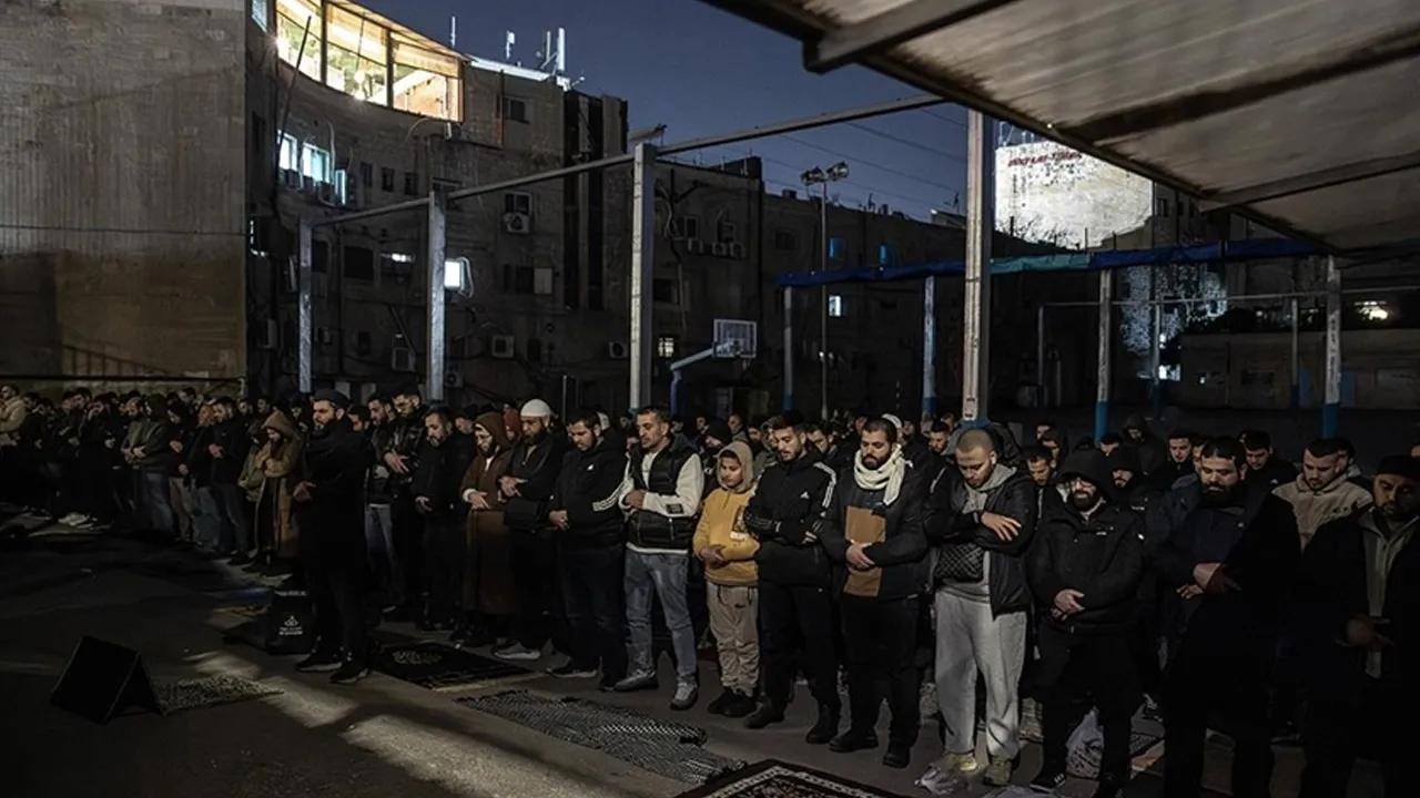 Mescid-i Aksa gerilimi! Teravih kılanlara sert müdahale