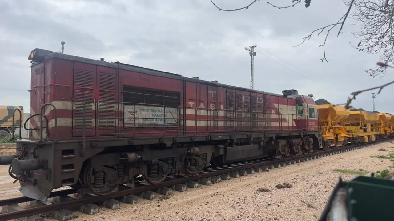 Seferler 2011'de durmuştu... İlçeye 15 yıl aradan sonra tren geldi