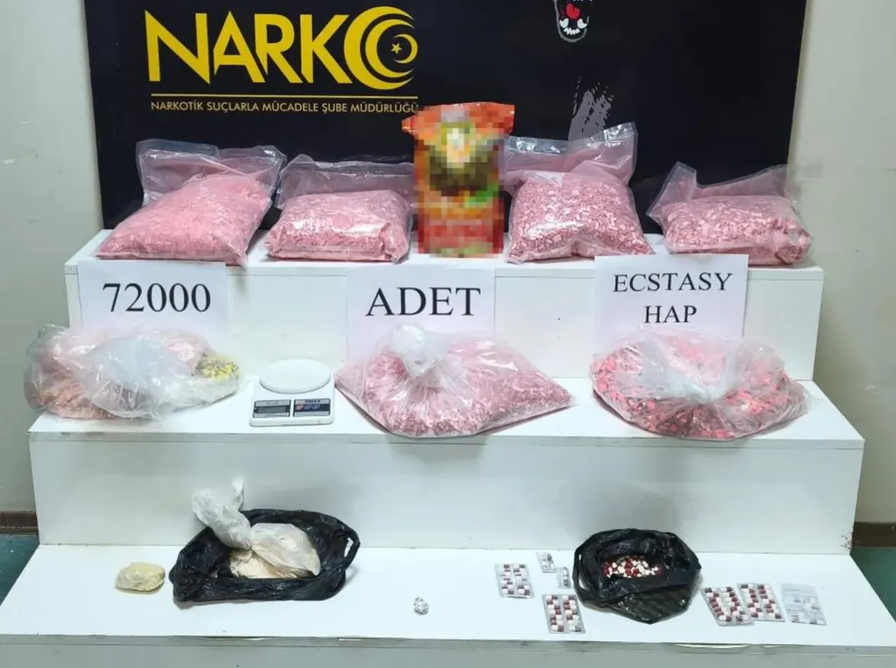 72 bin uyuşturucu hapla yakalandılar!  Bizim değil  dediler