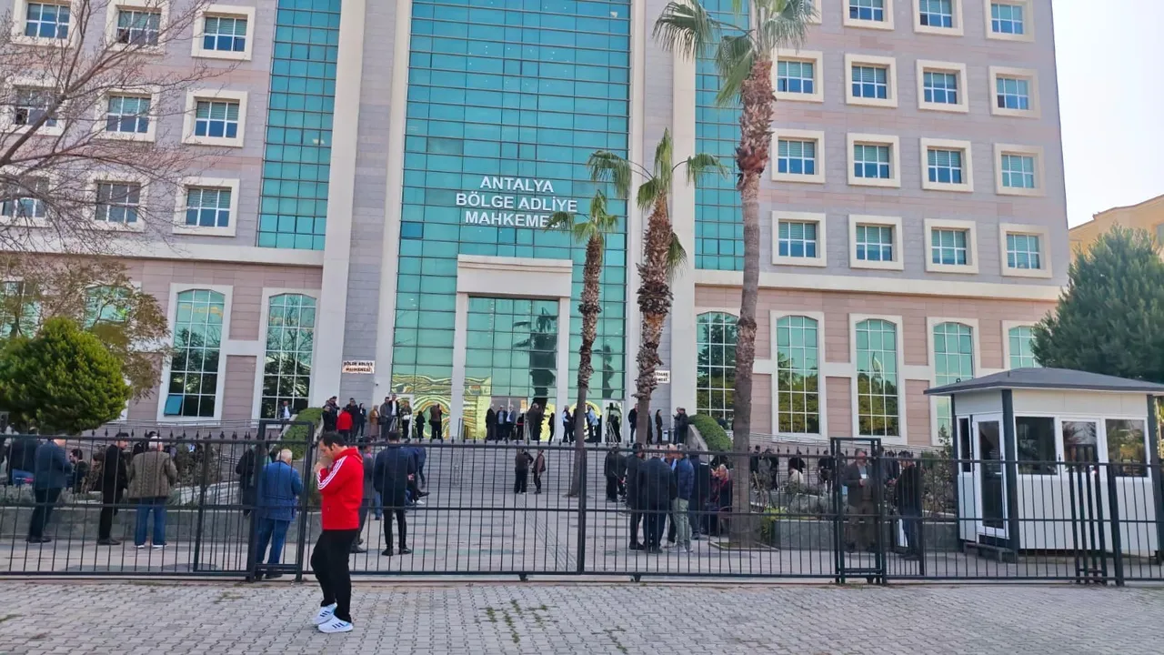 Antalya’da ‘rüşvet’ davasında 3.duruşma! Döviz bürosunun yetkilileri konuştu: Gökhan Böcek getirdiği için güvendik