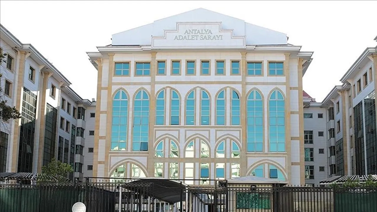 Antalya’da ‘rüşvet’ davasında 3.duruşma! Döviz bürosunun yetkilileri konuştu: Gökhan Böcek getirdiği için güvendik