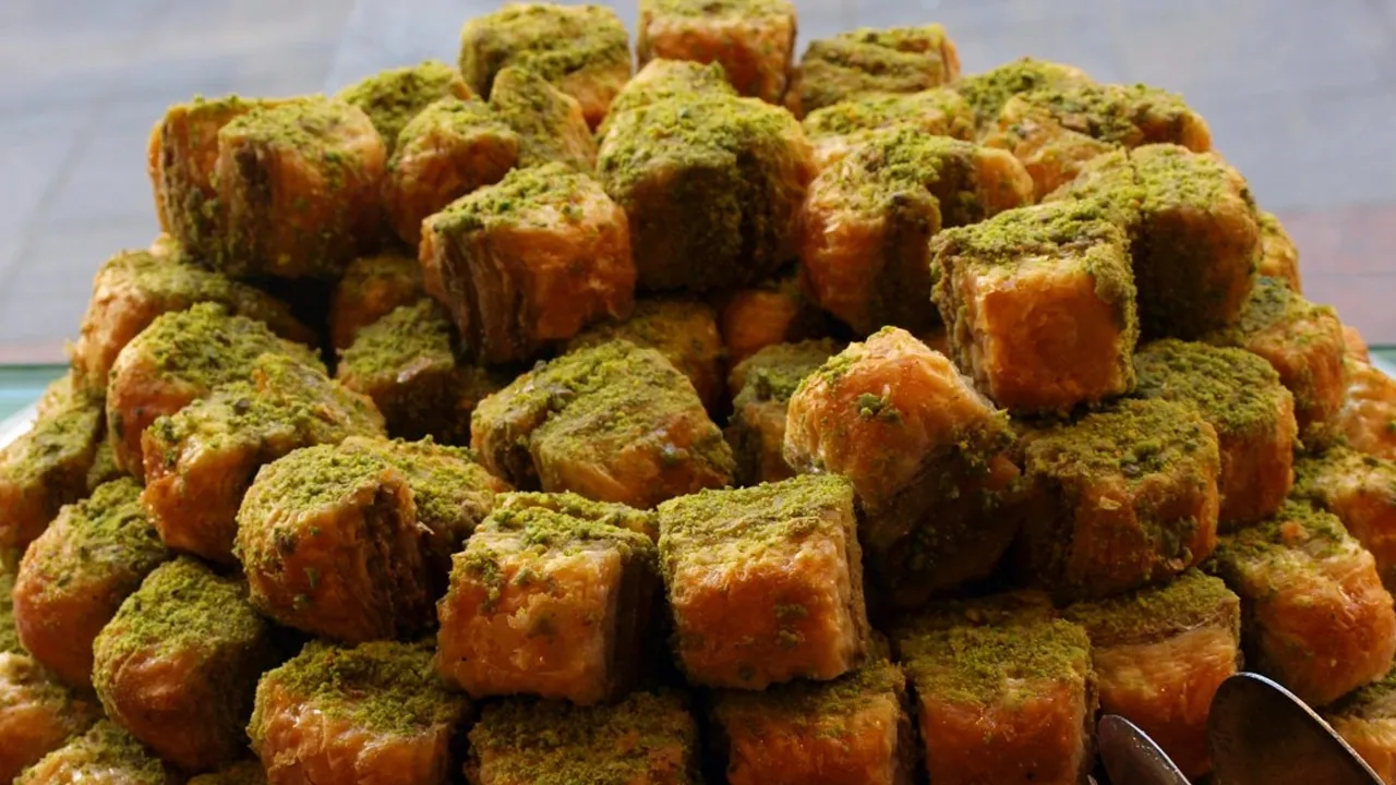 Bayram öncesi uyarı: Aşırı tatlı tüketimi kan şekerinizi fırlatabilir