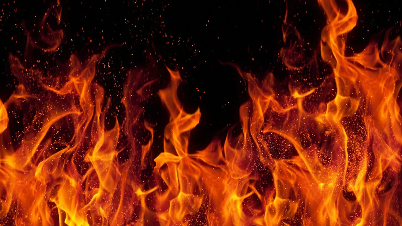 Bolu'da yangın! 4 ev ve 8 samanlık  kül oldu