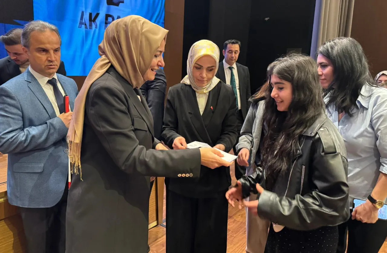 Çocuk gülerse dünya güler! AK Partili Kaya'dan anlamlı iftar 