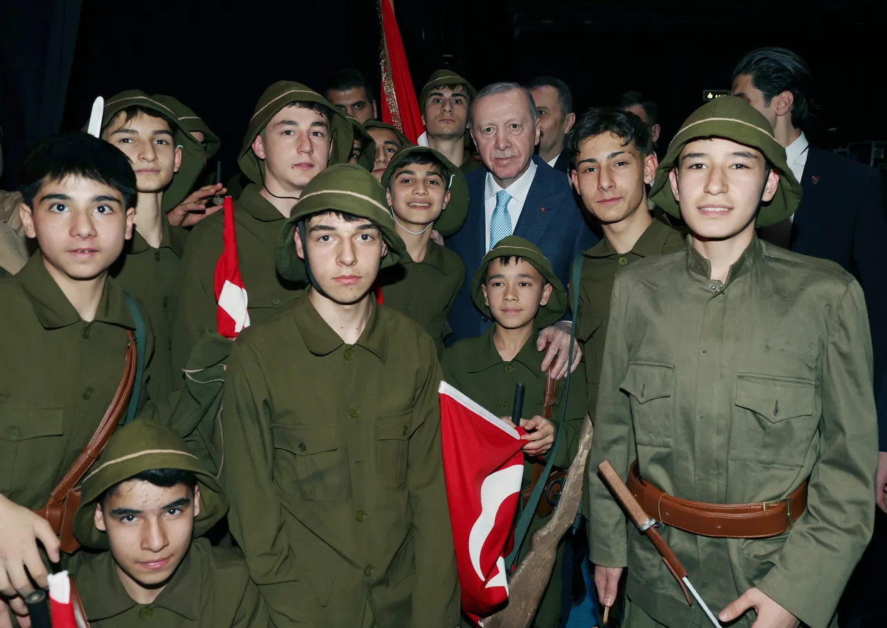 Cumhurbaşkanı Erdoğan,  Şüheda 1915  tiyatro oyununu izledi