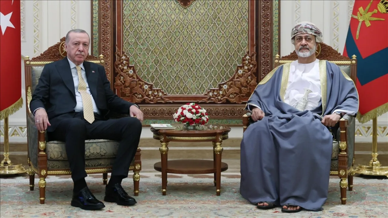 Cumhurbaşkanı Erdoğan'dan bayram diplomasisi! Umman lideri Bin Tarık ile görüştü 