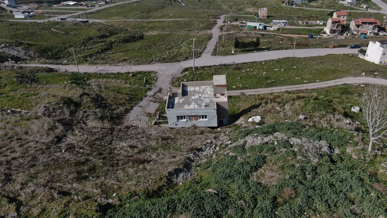 Heyelanın kucağındaki mahalle! Evler yıkıldı, yollar parçalandı, zemin kaydı