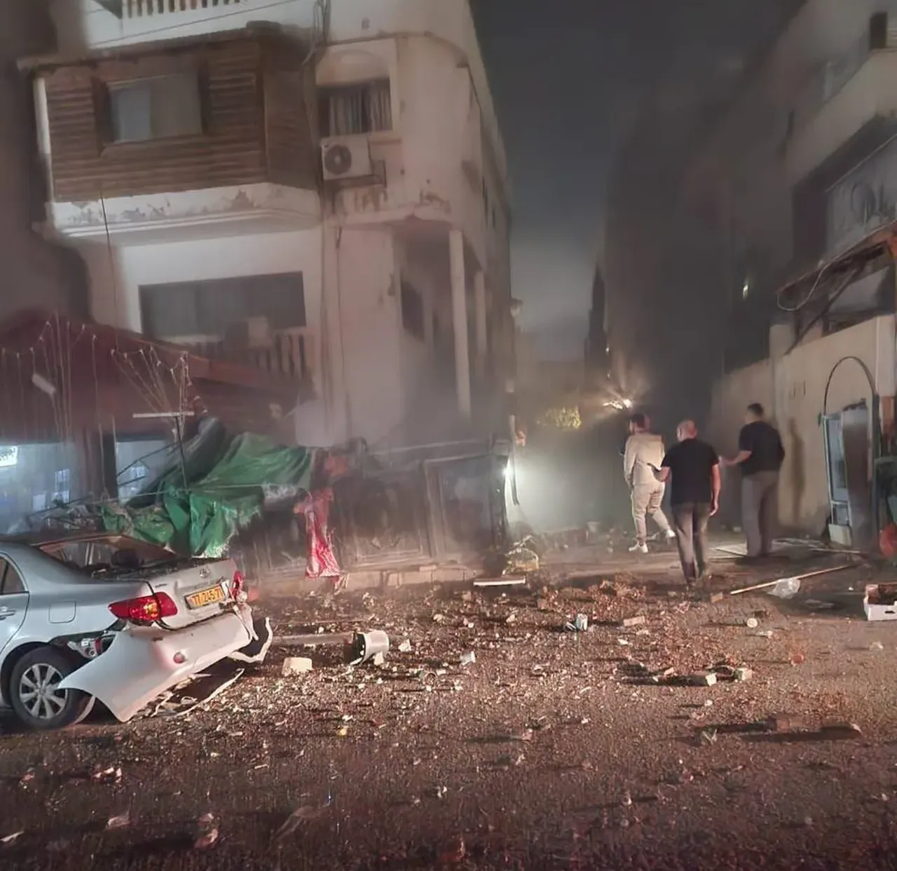 İran, İsraile yeni füze saldırısı başlattı! Tel Avivde birçok nokta vuruldu