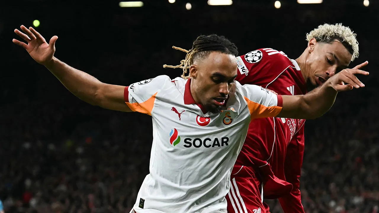 Liverpool - Galatasaray maçında şaşırtan olay: Hakem değişti