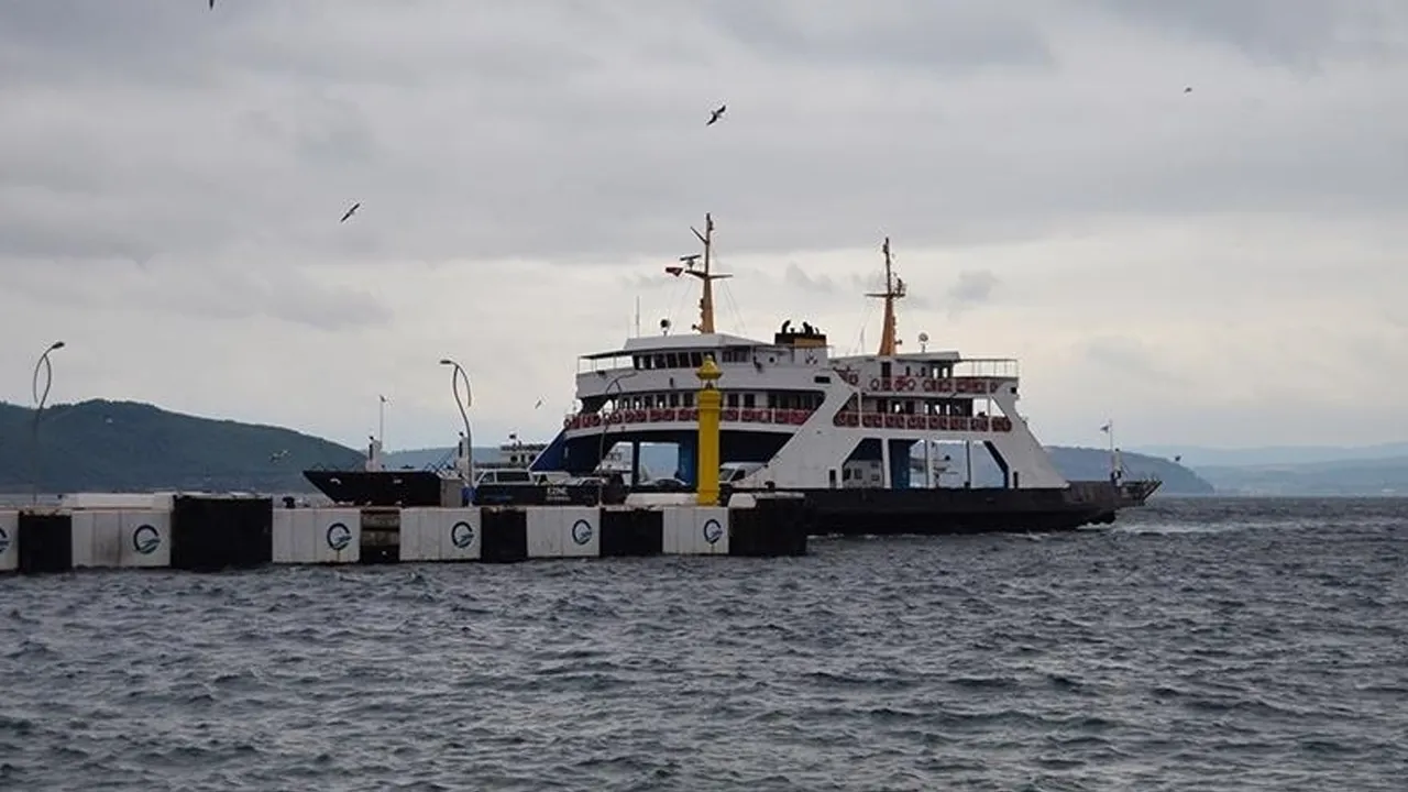 Meteoroloji sarı kodla uyarmıştı! Gökçeada ve Bozcaada feribot seferlerine fırtına engeli