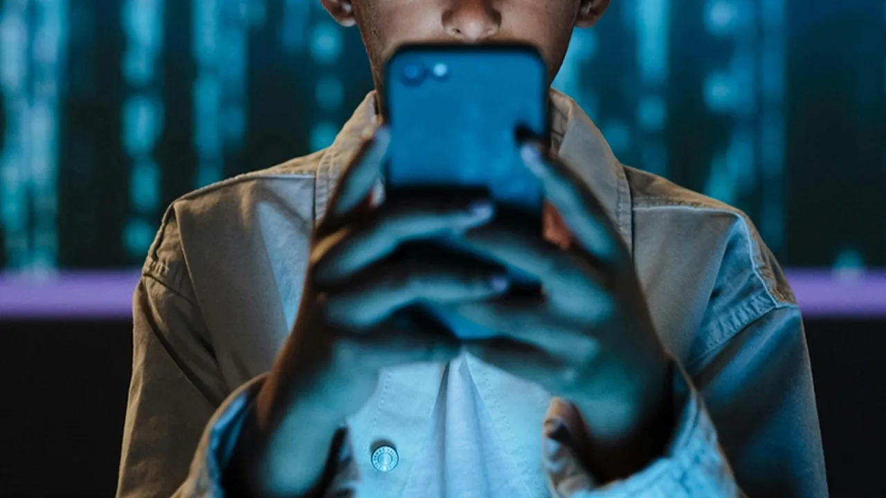 Okullarda yeni dönem başlıyor! Cep telefonu yasağı bu kez Polonya'da