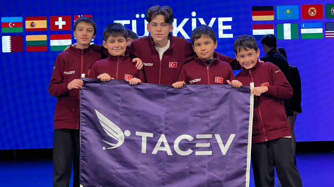 TACEV robotik takımı Türkiye ikincisi oldu! Hedef Roma
