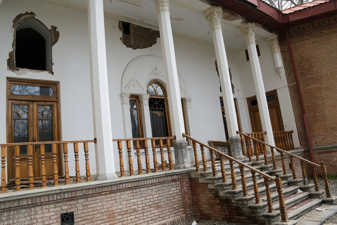 Tarih de vuruldu! İran’ın simge yapısı ağır hasar aldı