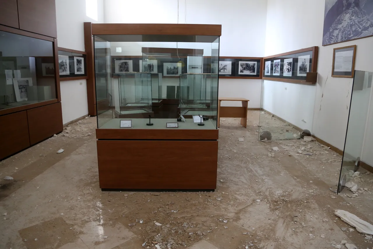 İran’ın simge sarayı ağır hasar aldı