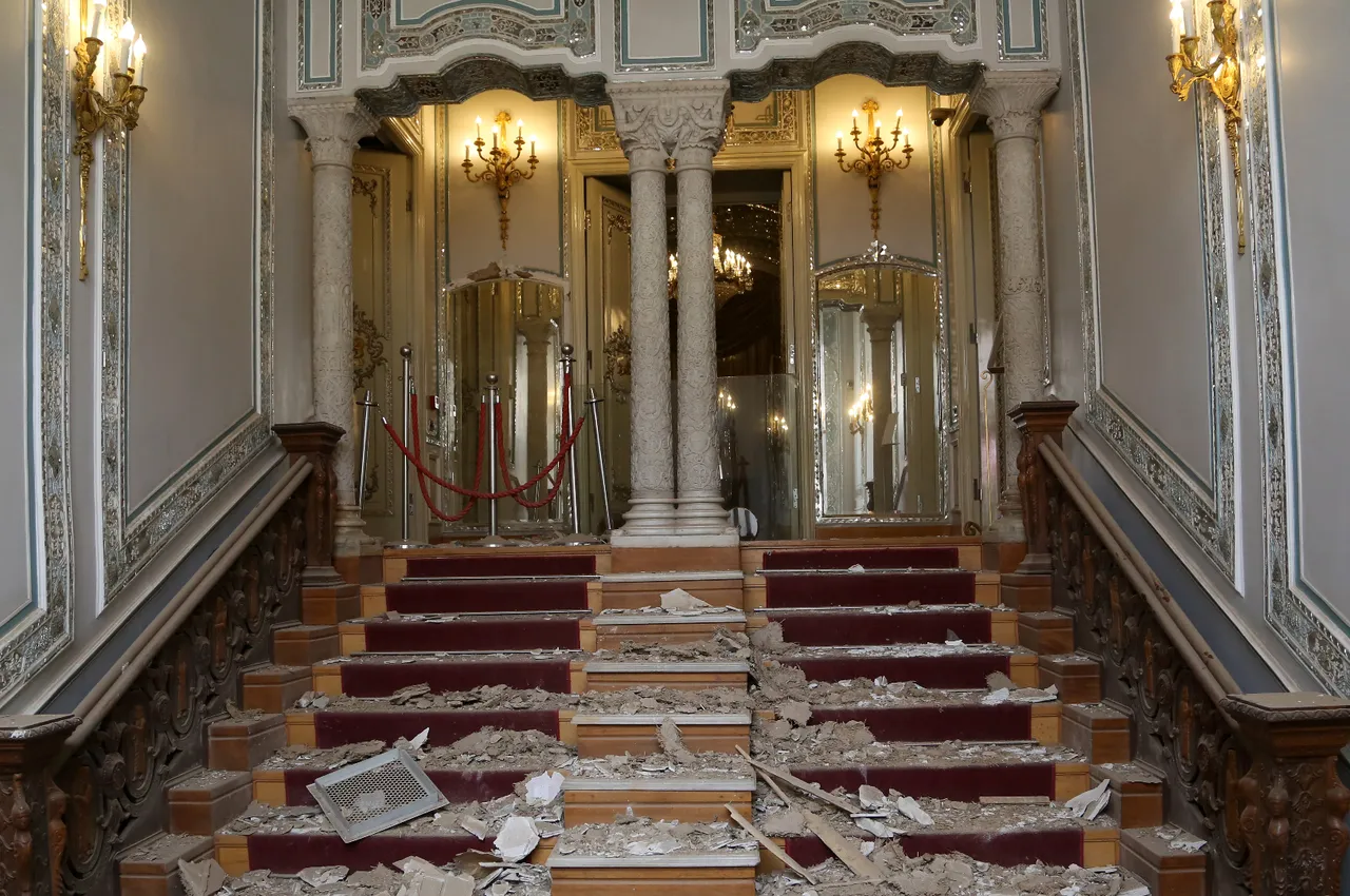 İran’ın simge sarayı ağır hasar aldı