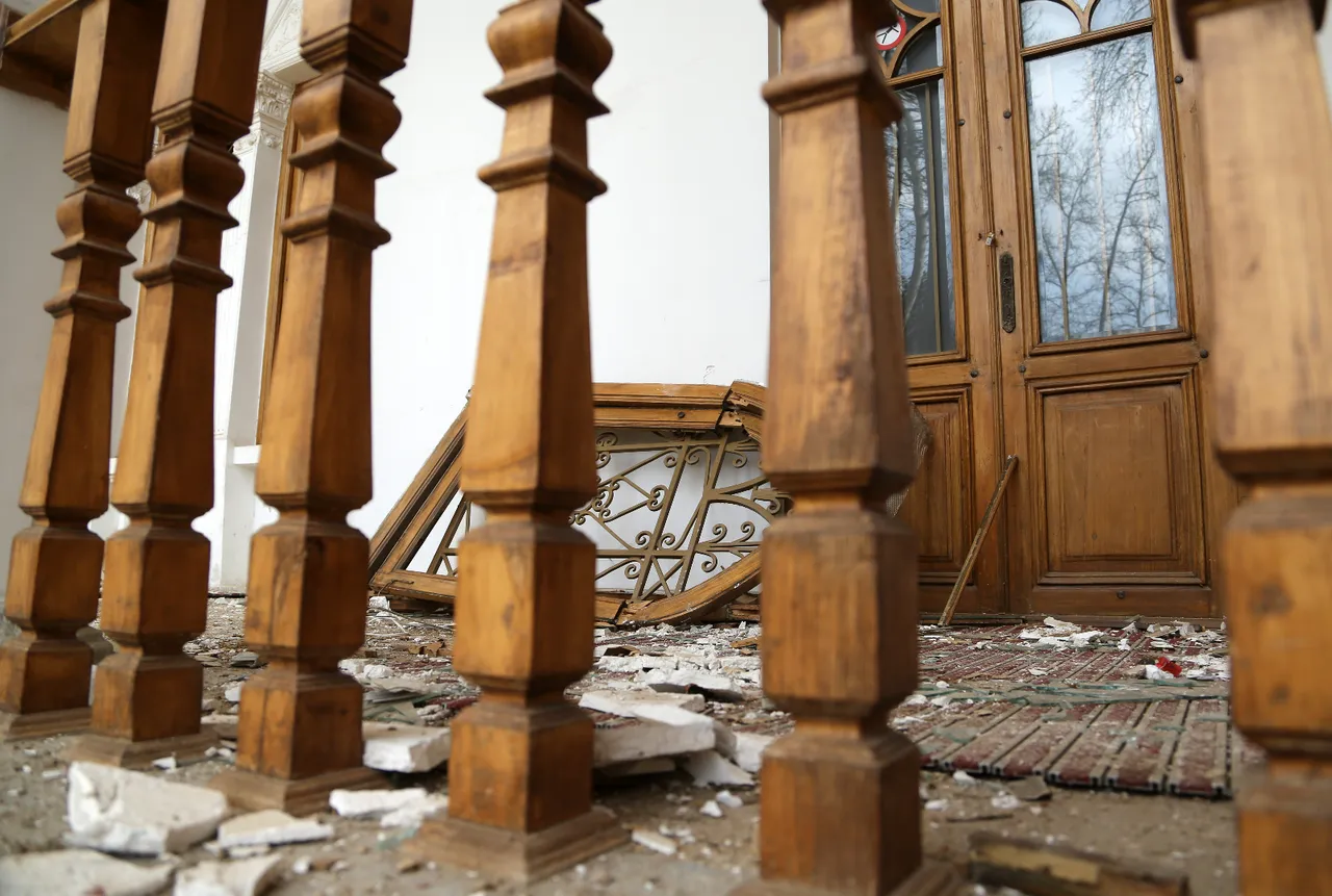 İran’ın simge sarayı ağır hasar aldı