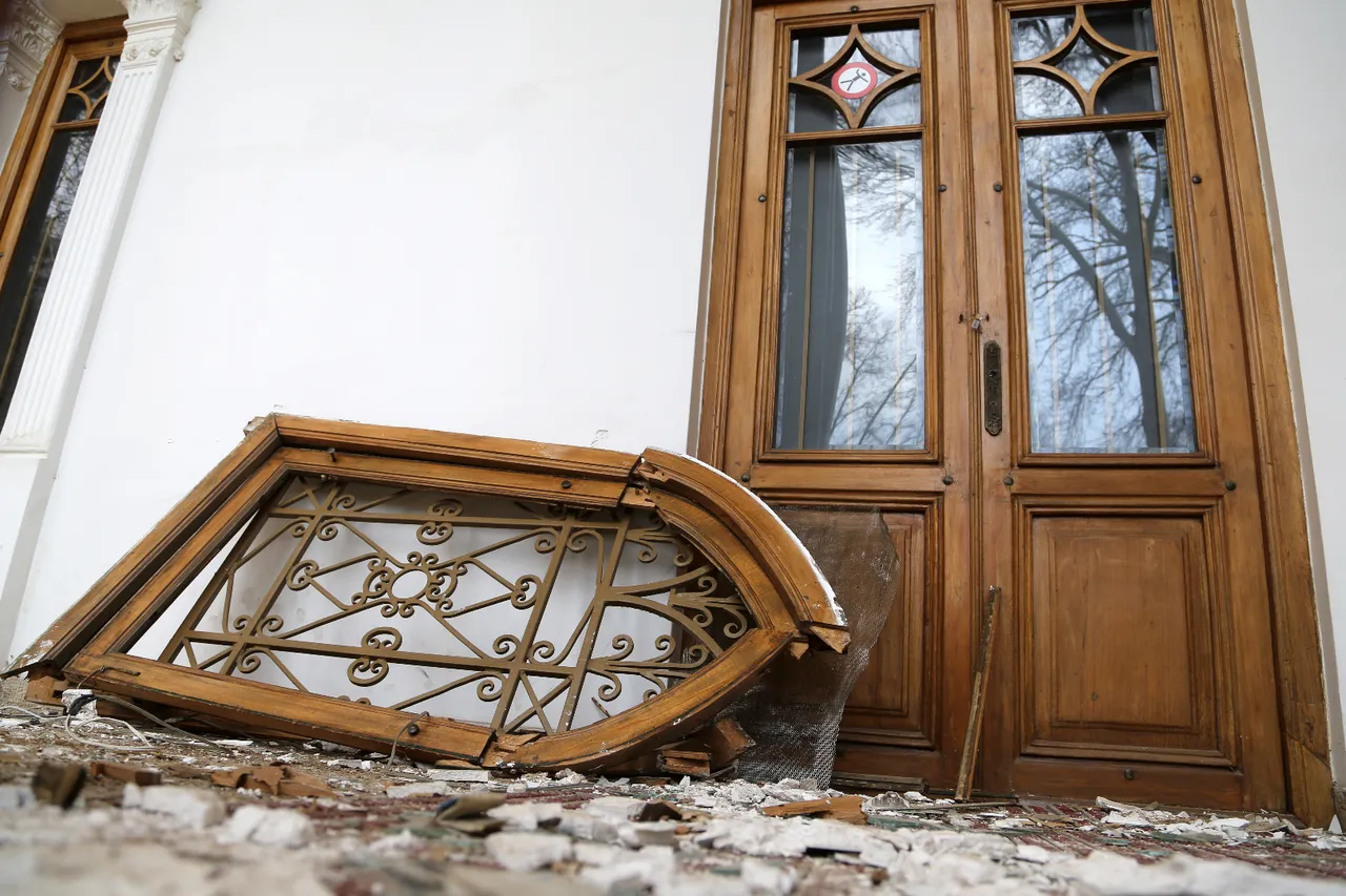 İran’ın simge sarayı ağır hasar aldı