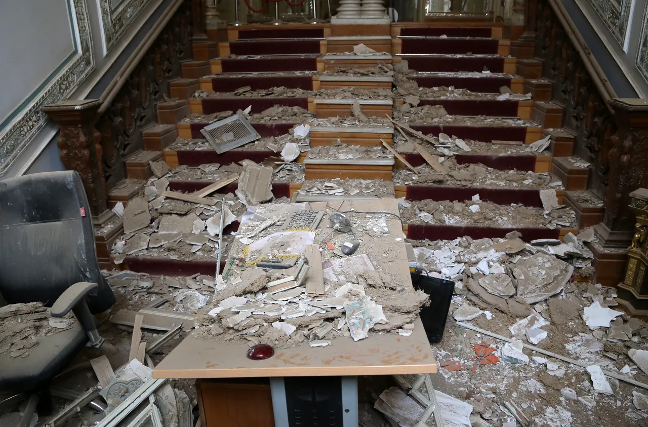 İran’ın simge sarayı ağır hasar aldı