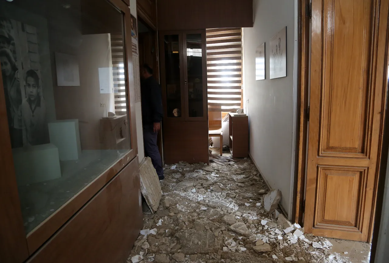 İran’ın simge sarayı ağır hasar aldı