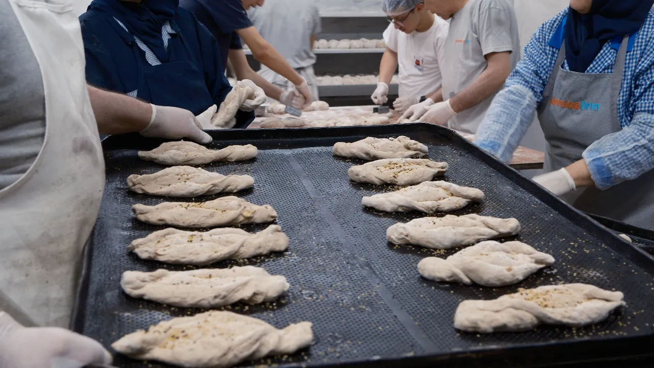 200 yıllık bayram lezzeti! 11 çeşit baharatla yapılıyor, 15 gün bayatlamıyor