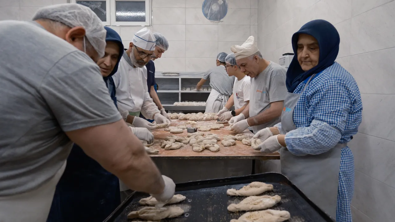 200 yıllık bayram lezzeti! 11 çeşit baharatla yapılıyor, 15 gün bayatlamıyor