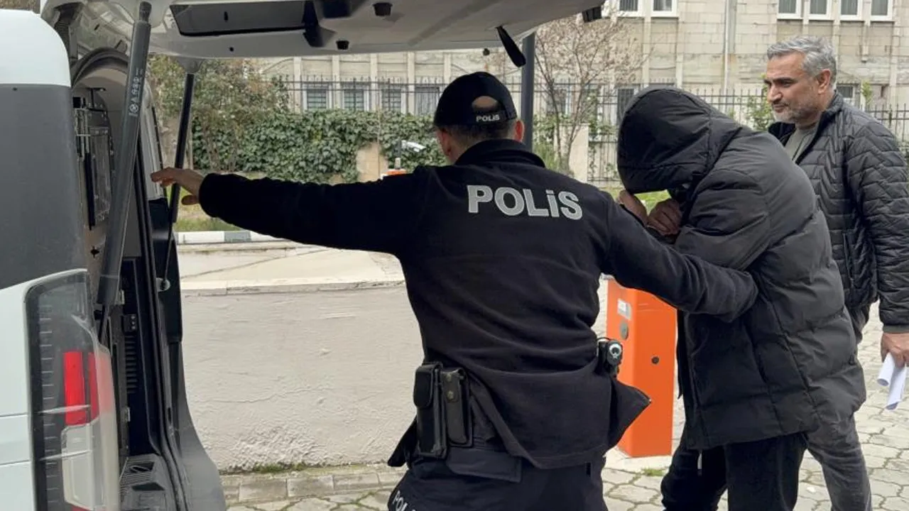 Akılalmaz olay! Kardeşiyle tartışan polisin burnunu kırdı