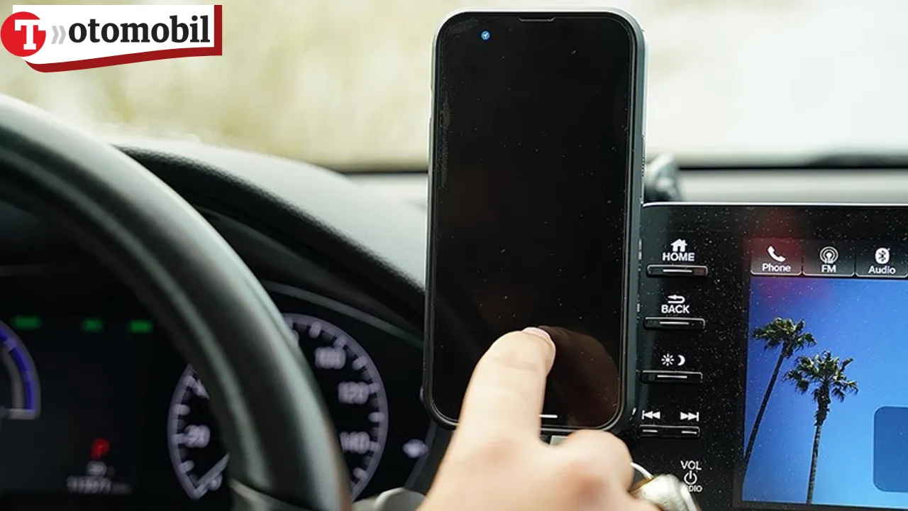 Aracında telefon tutucu kullananlar dikkat! 21 bin TL ceza yiyebilirsiniz